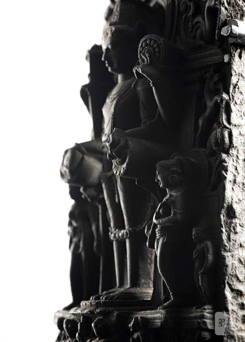A PHYLLITE STONE STELE DEPICTING VISHNU - 图3